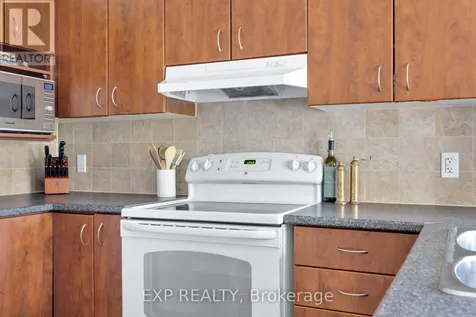 132 Paseo Private Ottawa ON K2G 4N7