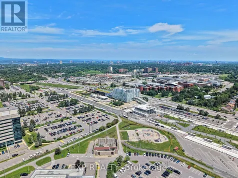 132 Paseo Private Ottawa ON K2G 4N7
