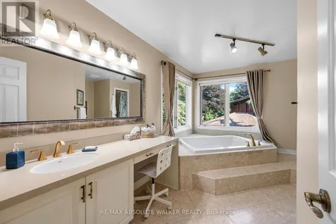 30 Elderwood Trail Ottawa ON K2S 1C9