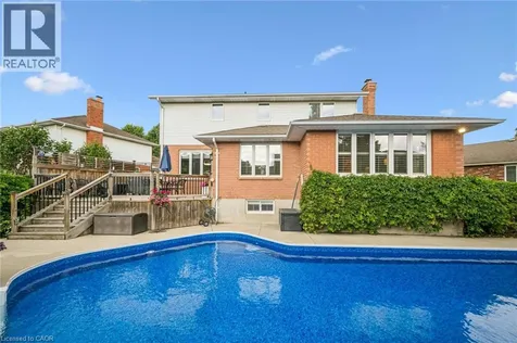 18 Dunnington Court Kitchener ON N2A 3M5