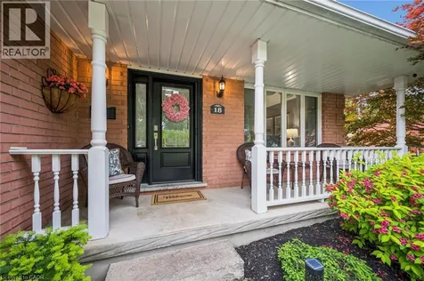 18 Dunnington Court Kitchener ON N2A 3M5