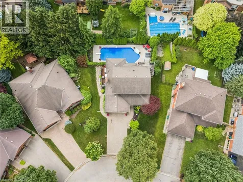 18 Dunnington Court Kitchener ON N2A 3M5