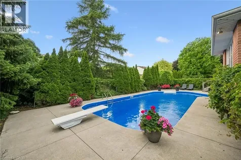 18 Dunnington Court Kitchener ON N2A 3M5