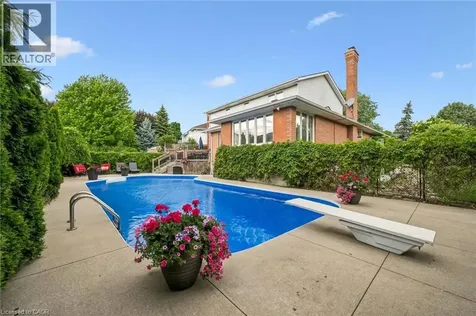 18 Dunnington Court Kitchener ON N2A 3M5