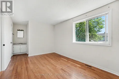 1833 Brousseau Crescent Ottawa ON K1C 2Y5