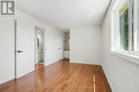 1833 Brousseau Crescent Ottawa ON K1C 2Y5