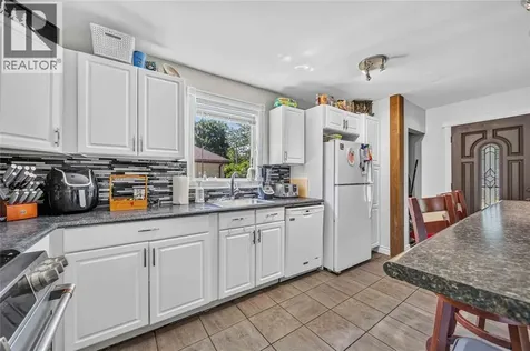 582 Superior Street Sarnia ON N7T 7E6