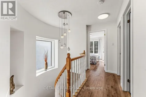 8 Wimbledon Way Ottawa ON K2K 3J2