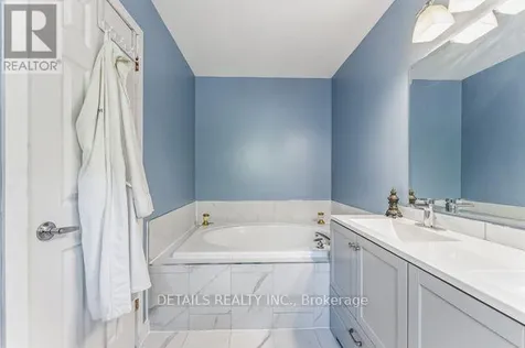 8 Wimbledon Way Ottawa ON K2K 3J2