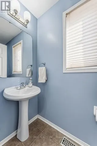 8 Wimbledon Way Ottawa ON K2K 3J2