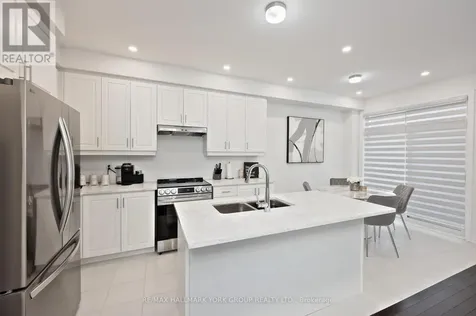 145 Fenchurch Manor Barrie ON L9J 0X1