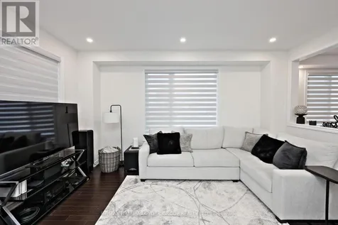 145 Fenchurch Manor Barrie ON L9J 0X1