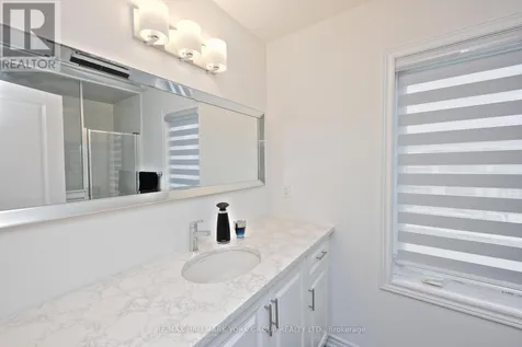 145 Fenchurch Manor Barrie ON L9J 0X1