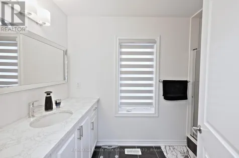 145 Fenchurch Manor Barrie ON L9J 0X1