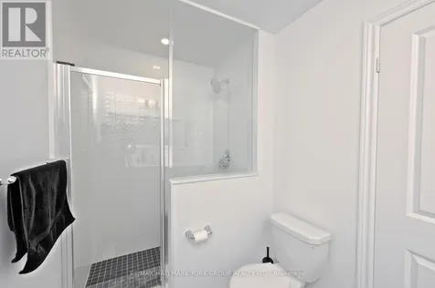 145 Fenchurch Manor Barrie ON L9J 0X1