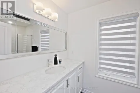 145 Fenchurch Manor Barrie ON L9J 0X1