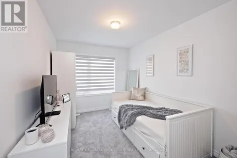 145 Fenchurch Manor Barrie ON L9J 0X1