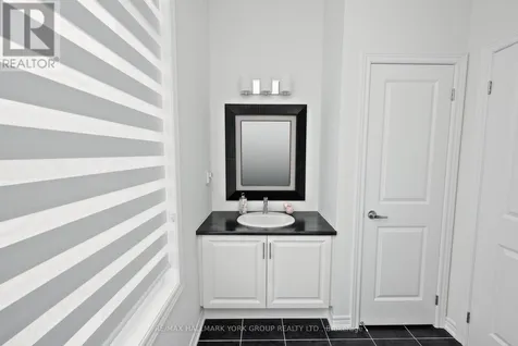 145 Fenchurch Manor Barrie ON L9J 0X1