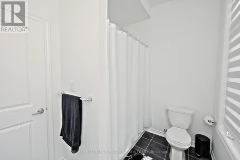 145 Fenchurch Manor Barrie ON L9J 0X1