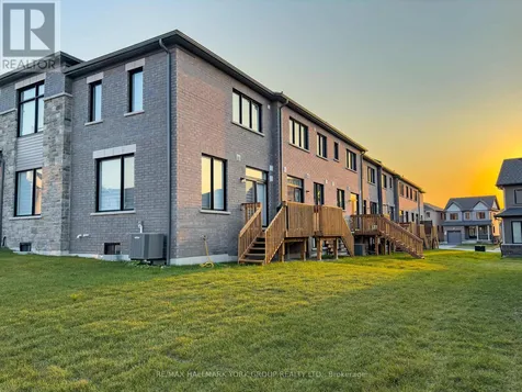 145 Fenchurch Manor Barrie ON L9J 0X1