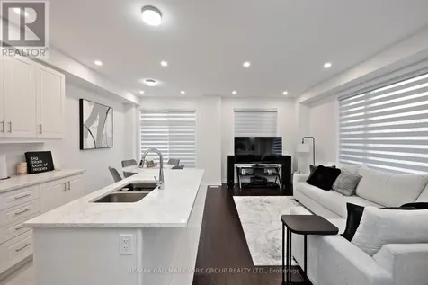 145 Fenchurch Manor Barrie ON L9J 0X1