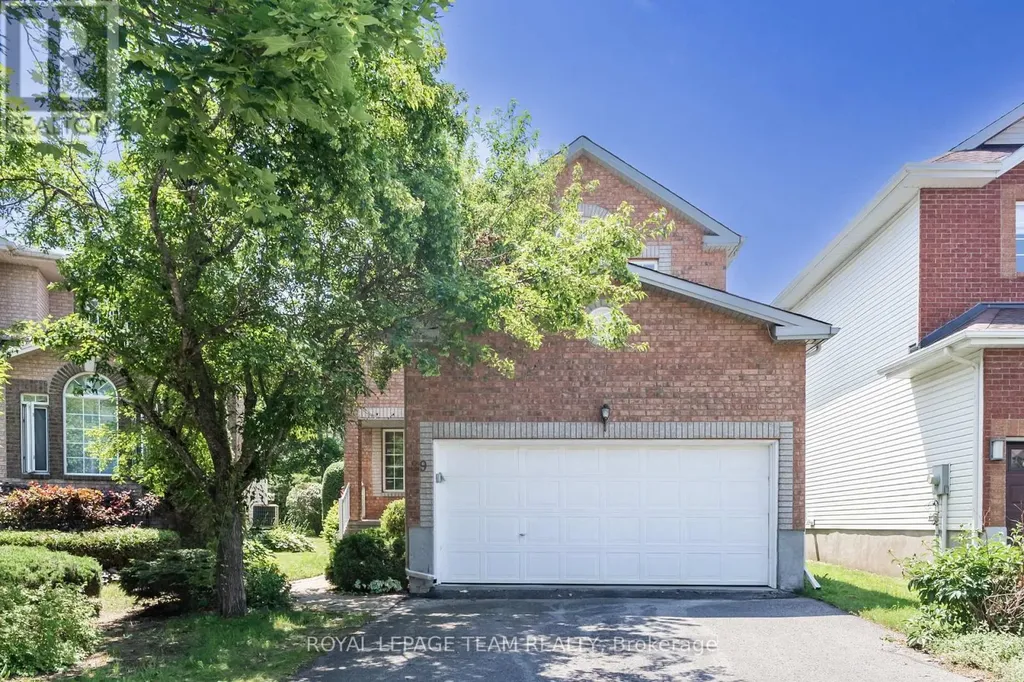 29 Keno Way Ottawa ON K2T 1H3