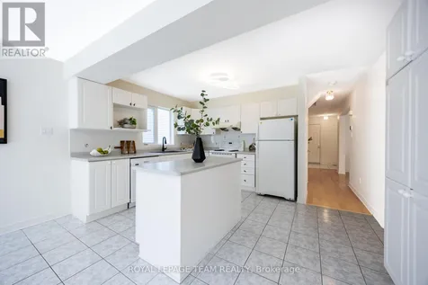 29 Keno Way Ottawa ON K2T 1H3