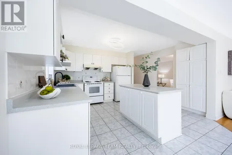 29 Keno Way Ottawa ON K2T 1H3