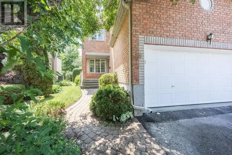 29 Keno Way Ottawa ON K2T 1H3
