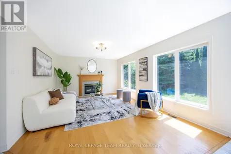 29 Keno Way Ottawa ON K2T 1H3