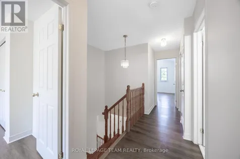 29 Keno Way Ottawa ON K2T 1H3