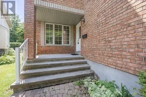 29 Keno Way Ottawa ON K2T 1H3
