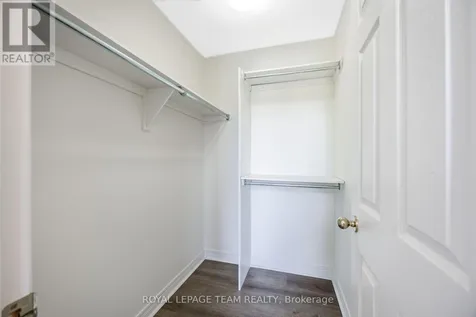 29 Keno Way Ottawa ON K2T 1H3