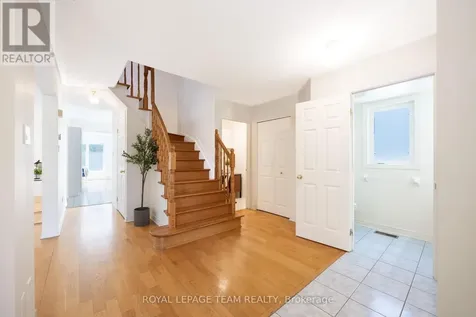 29 Keno Way Ottawa ON K2T 1H3