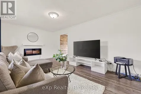 18 Willowdale Street Brantford ON N3T 5L7