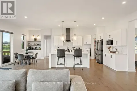 1575 Rangeland Avenue Ottawa ON K4P 0E1