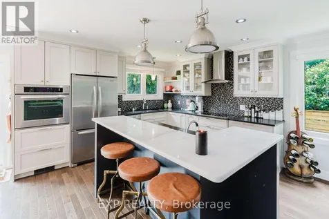 2136 Fillmore Crescent Ottawa ON K1J 6A4