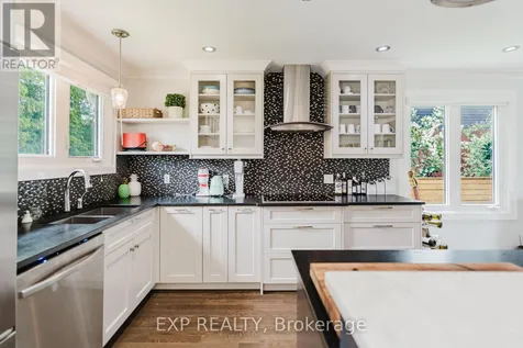 2136 Fillmore Crescent Ottawa ON K1J 6A4