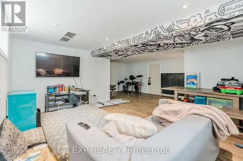 2136 Fillmore Crescent Ottawa ON K1J 6A4