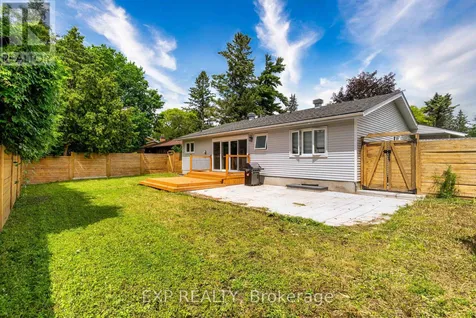 2136 Fillmore Crescent Ottawa ON K1J 6A4