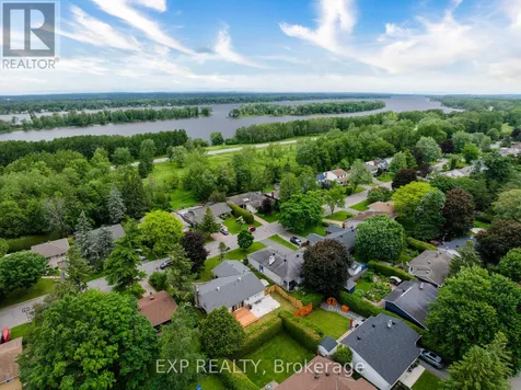 2136 Fillmore Crescent Ottawa ON K1J 6A4