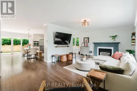 2136 Fillmore Crescent Ottawa ON K1J 6A4