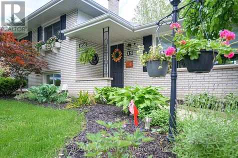 19 Linton Place Kitchener ON N2B 2K1