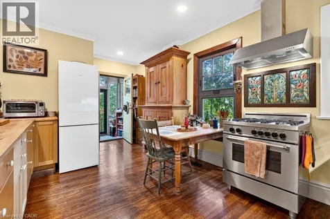 526 Burlington Avenue Burlington ON L7S 1R8