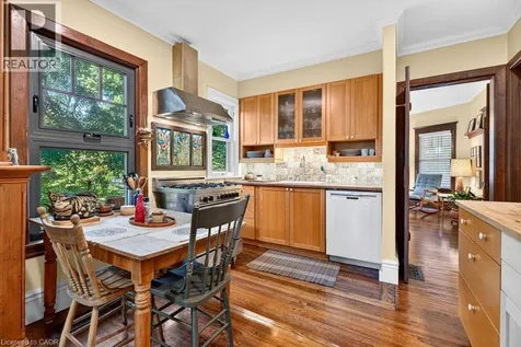 526 Burlington Avenue Burlington ON L7S 1R8