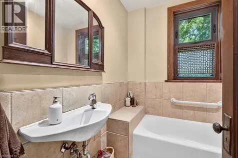 526 Burlington Avenue Burlington ON L7S 1R8
