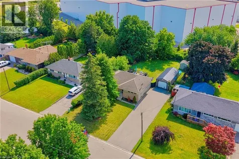 18 Willowdale Street Brantford ON N3T 5L7