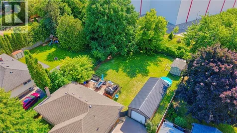 18 Willowdale Street Brantford ON N3T 5L7