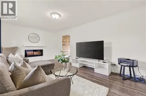 18 Willowdale Street Brantford ON N3T 5L7