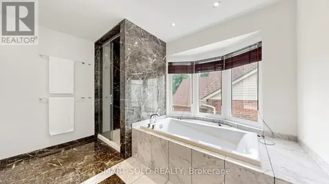 156 Brammar Street Newmarket (glenway Estates) ON L3Y 7T3